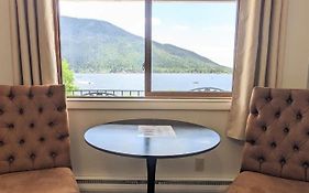 Western Riviera Lakeside Lodging